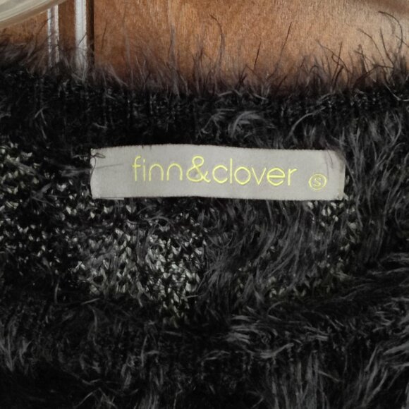 Finn & Clover SZ-S Black with Cream Hearts Sweater - Picture 6 of 6